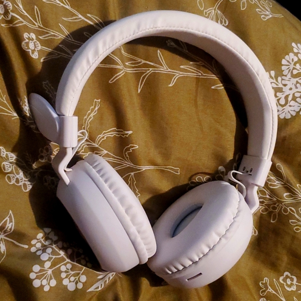 Angel wing bluetooth headphones